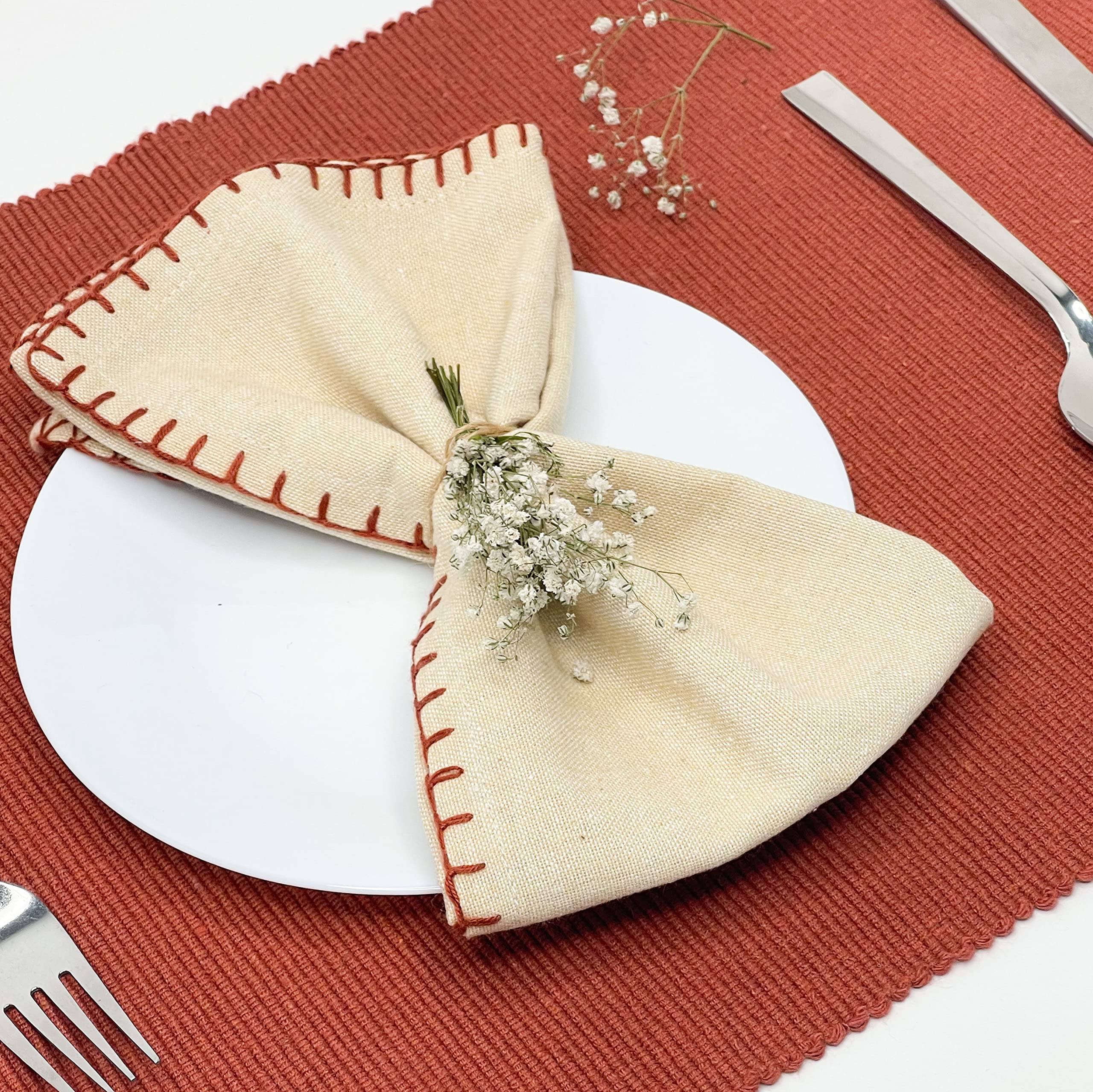 CHARDIN HOME Beige Chambray Napkin with Rust Whip Stitch Border, 18x18 in, Set of 6 Everyday Cloth Napkins, Recycled Cotton, Also Perfect for Holidays, Dinner Parties, Birthdays, Weddings, Hotels